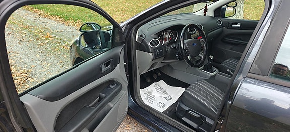 Ford Focus 7 of 16