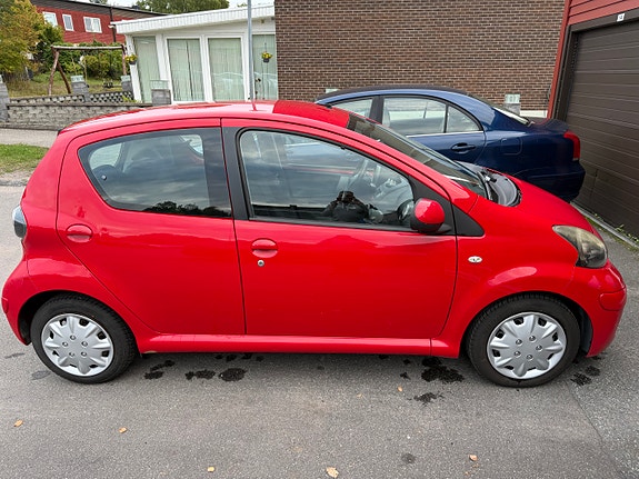 Toyota Aygo 2 of 5