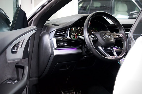 Audi Q8 12 of 23