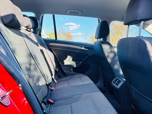 Volkswagen Golf VII 6 of 9