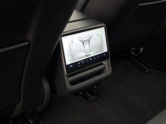 Tesla Model 3 26 of 30