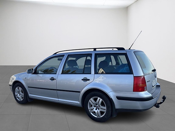 Volkswagen Golf V 3 of 9