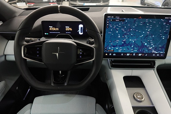 Polestar 4 7 of 24