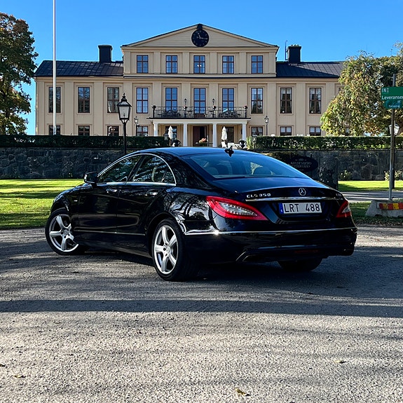 Mercedes-Benz CLS350 2 of 8
