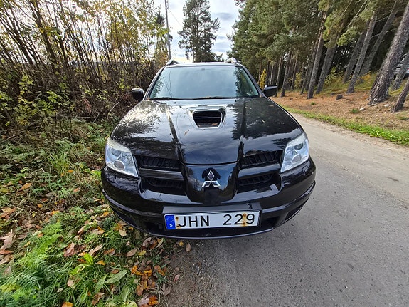 Mitsubishi Outlander 2 of 14