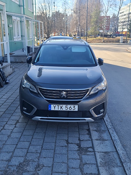 Peugeot 5008 2 of 8