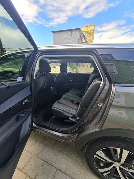 Peugeot 5008 4 of 8
