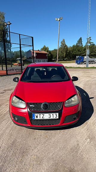 Volkswagen Golf V 2 of 15