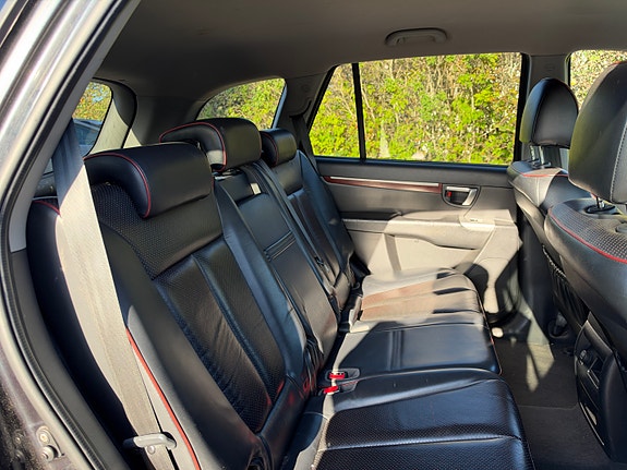 Hyundai Santa Fe 12 of 16