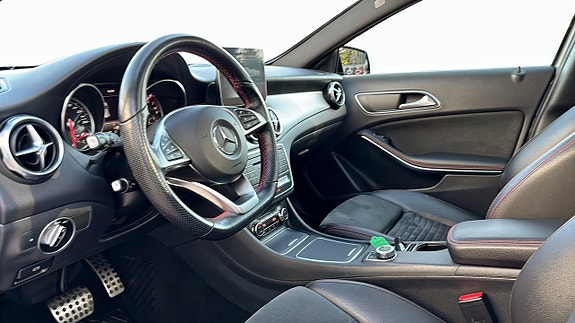 Mercedes-Benz GLA200 7 of 13