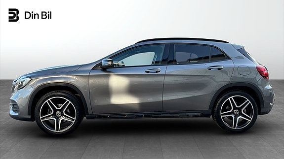 Mercedes-Benz GLA200 2 of 13