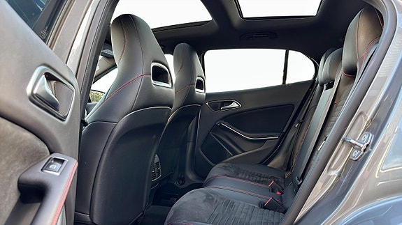 Mercedes-Benz GLA200 12 of 13
