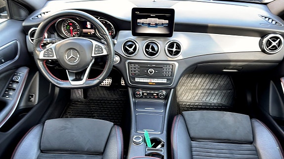 Mercedes-Benz GLA200 10 of 13