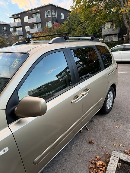 Kia Carnival 8 of 9