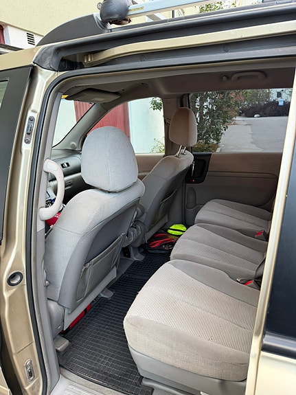 Kia Carnival 6 of 9
