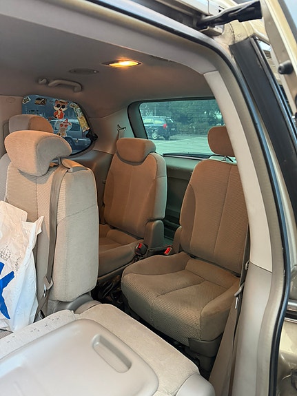 Kia Carnival 9 of 9