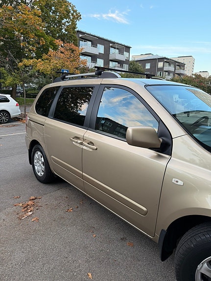 Kia Carnival 7 of 9