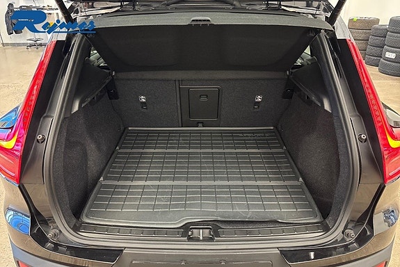 Volvo EX40 19 of 28