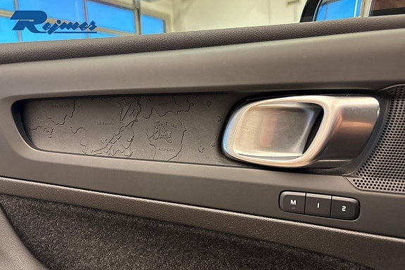 Volvo EX40 17 of 28
