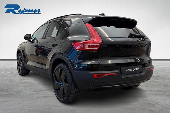 Volvo EX40 3 of 28