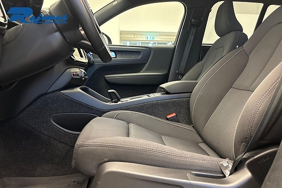 Volvo EX40 6 of 28