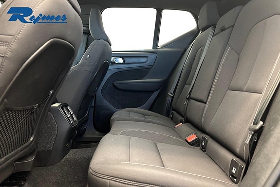 Volvo EX40 7 of 28