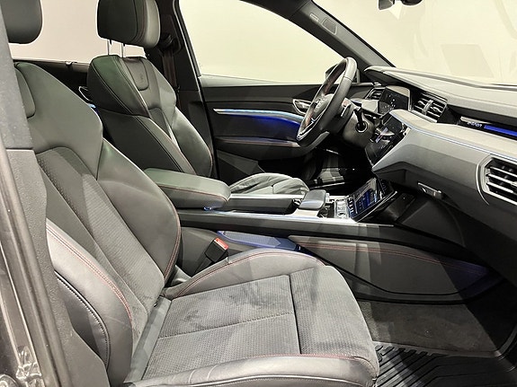Audi Q8 e-tron 13 of 18