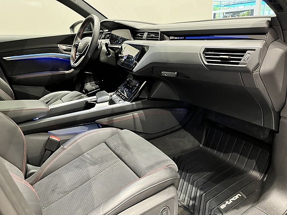 Audi Q8 e-tron 12 of 18
