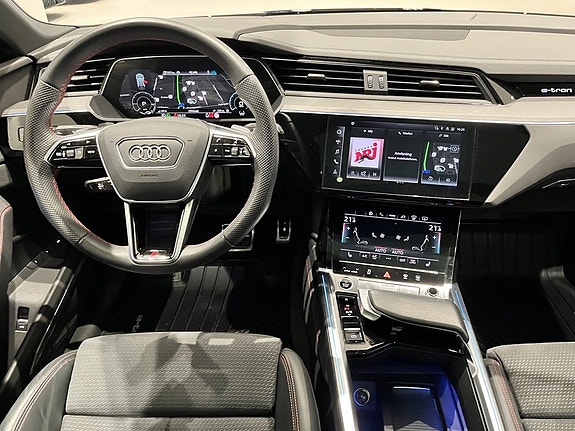 Audi Q8 e-tron 10 of 18