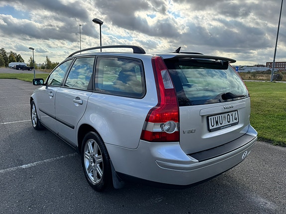 Volvo V50 3 of 7