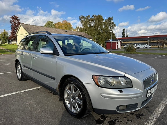 Volvo V50 2 of 7