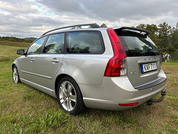 Volvo V50 3 of 16