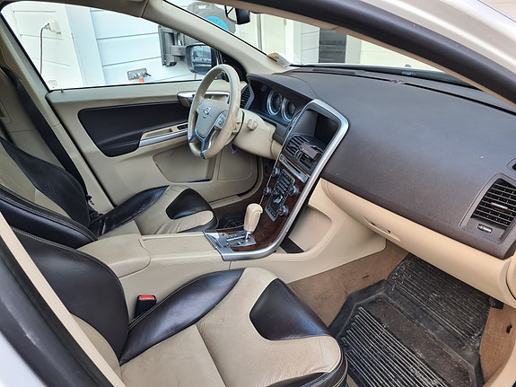 Volvo XC60 4 of 5