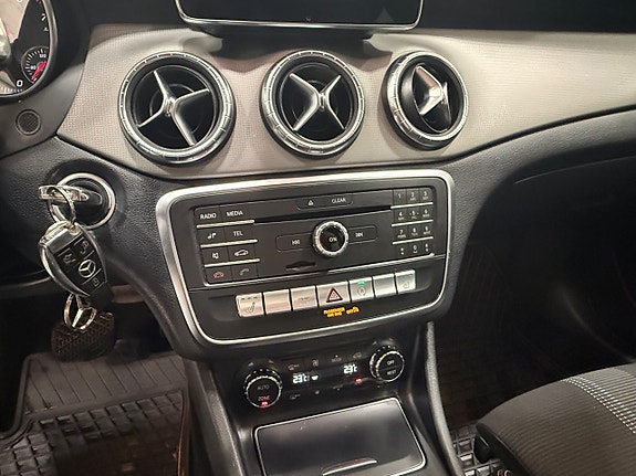 Mercedes-Benz CLA200 11 of 18