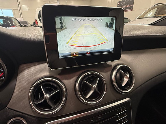 Mercedes-Benz CLA200 10 of 18