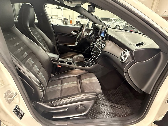 Mercedes-Benz CLA200 13 of 18