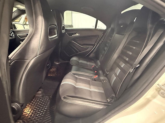 Mercedes-Benz CLA200 12 of 18