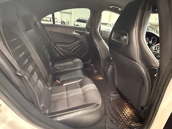 Mercedes-Benz CLA200 14 of 18