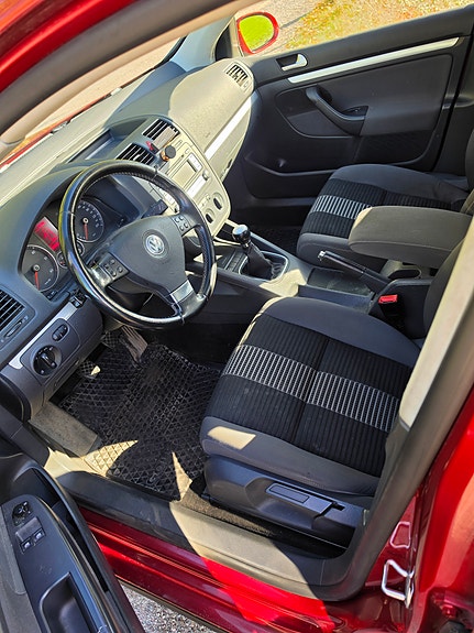 Volkswagen Golf V 5 of 6