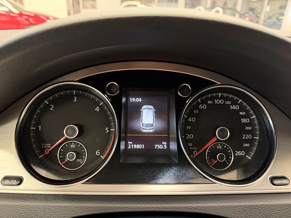 Volkswagen Passat Alltrack 12 of 17