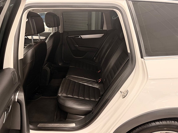 Volkswagen Passat Alltrack 9 of 17