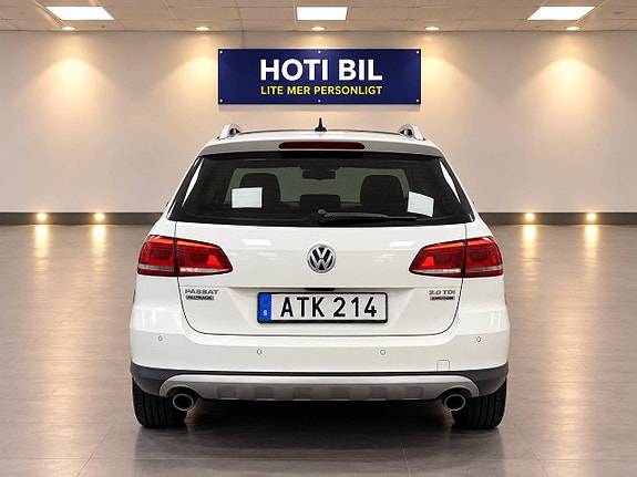 Volkswagen Passat Alltrack 3 of 4