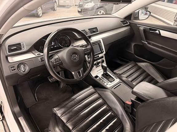 Volkswagen Passat Alltrack 8 of 17