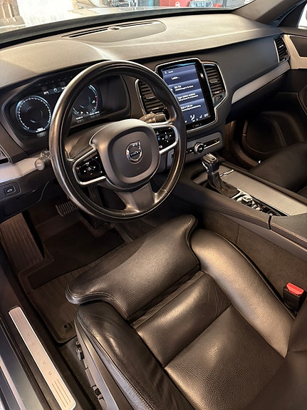 Volvo XC90 6 of 9