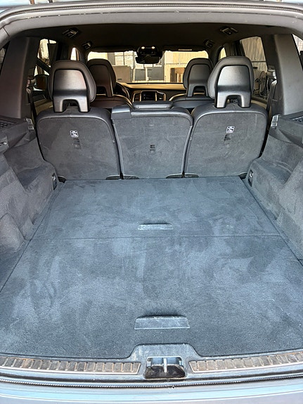 Volvo XC90 8 of 9