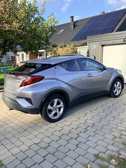 Toyota C-HR 5 of 8