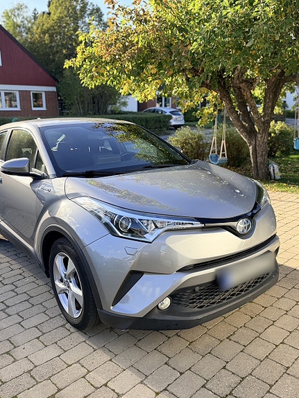 Toyota C-HR 6 of 8
