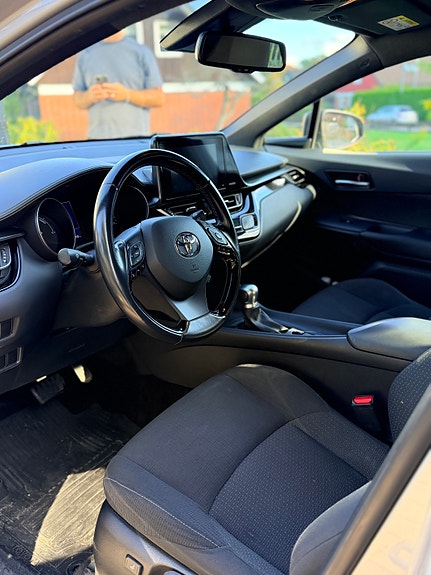 Toyota C-HR 2 of 8