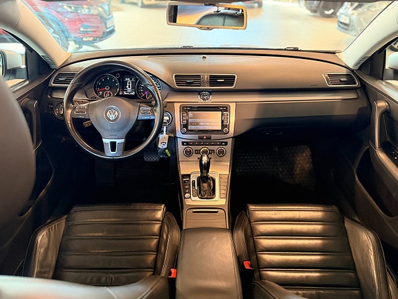 Volkswagen Passat 9 of 12