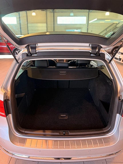 Volkswagen Passat 11 of 12
